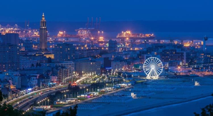 Le Harve lit up at night
