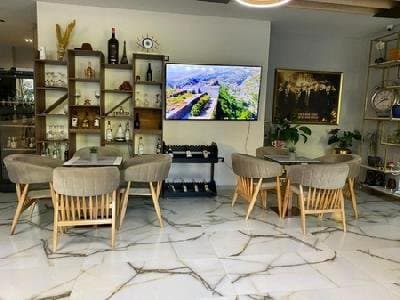 Peaky Hotel, Durres