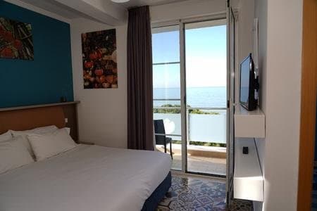 Monaco Hotel, Kavaje