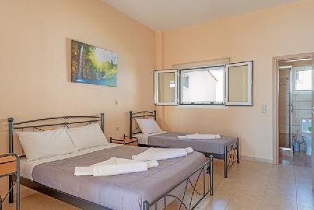 Akrogiali Studios Poros, Kalamata