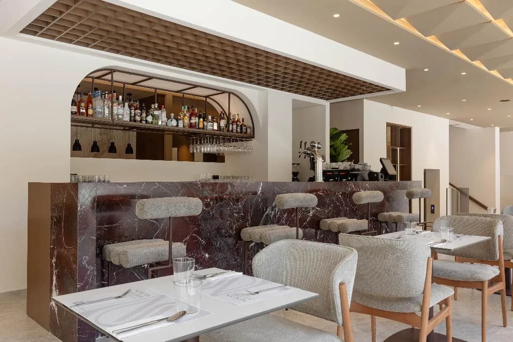 Bar, Nesean Plaza, Crete