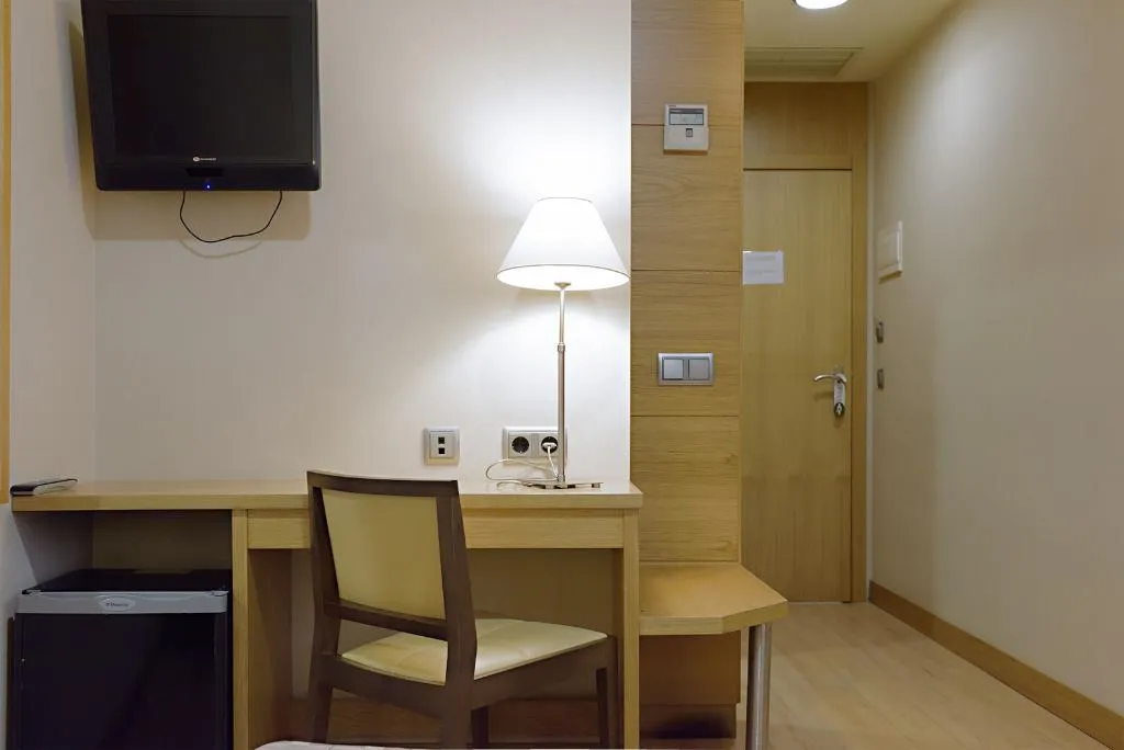 Double or Twin STANDARD Room, Windsor Puerta del Sol, Madrid