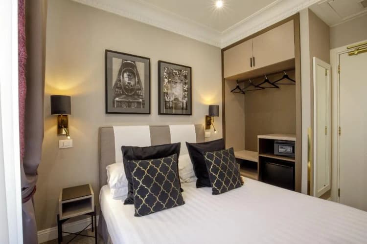 DOUBLE STANDARD Room, Condotti Boutique Hotel, Rome