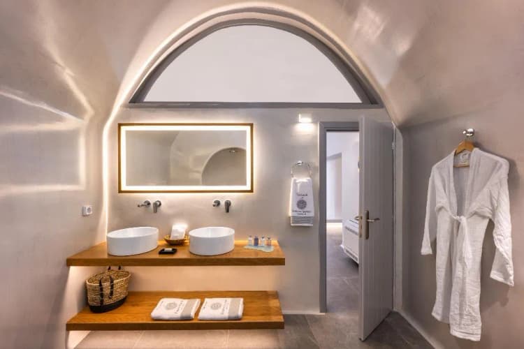 CAVE WITH JACUZZI Room, Eteoro Suites, Santorini