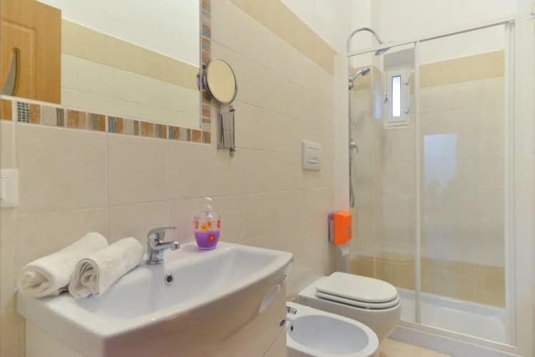 DOUBLE DELUXE TWO BEDS Room, B & T Rooms Trani, Naples