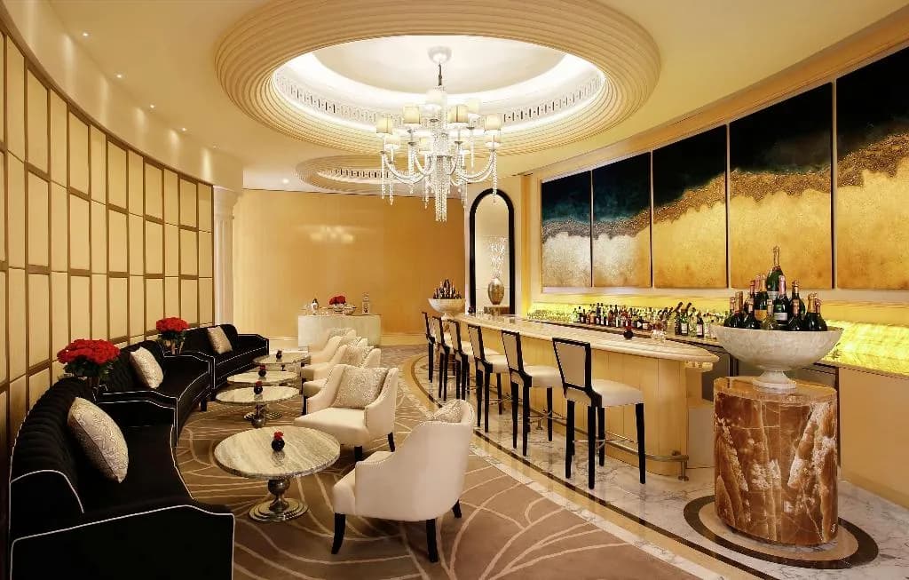 Bar, Al Habtoor Palace, Dubai