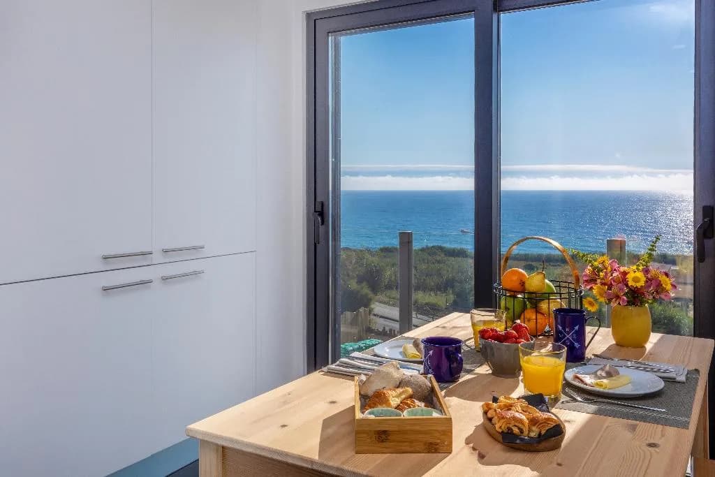 APARTMENT FOUR BEDROOMS Room, You and the sea, Lisbon