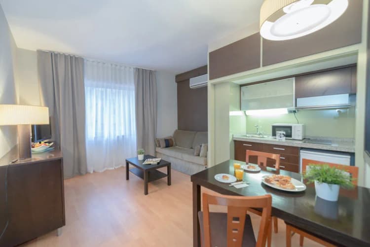 APARTMENT CAPACITY 2 Room, Senator Barcelona Apartments, Barcelona