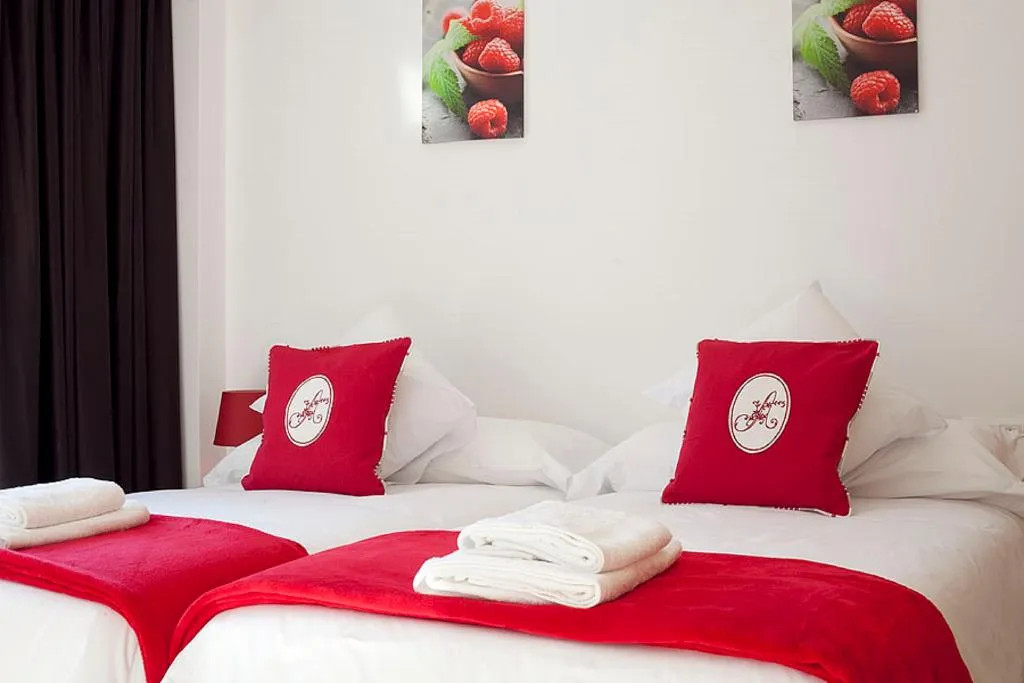 APARTMENT ONE BEDROOM Room, Charmsuites Paralel, Barcelona