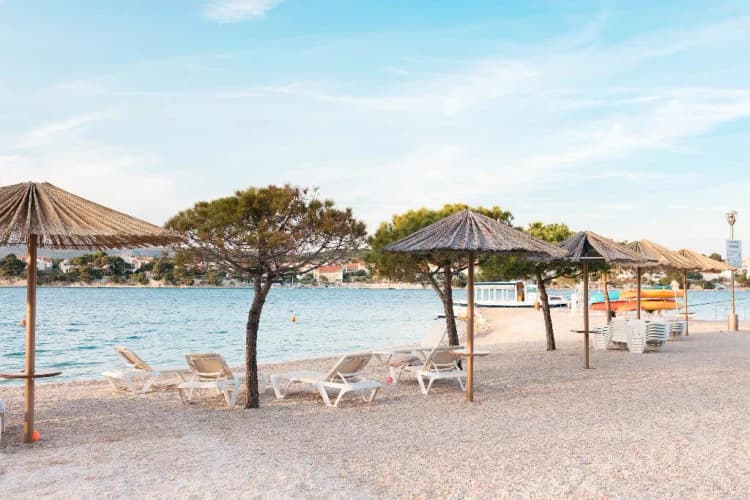 Beach, Spongiola, Split