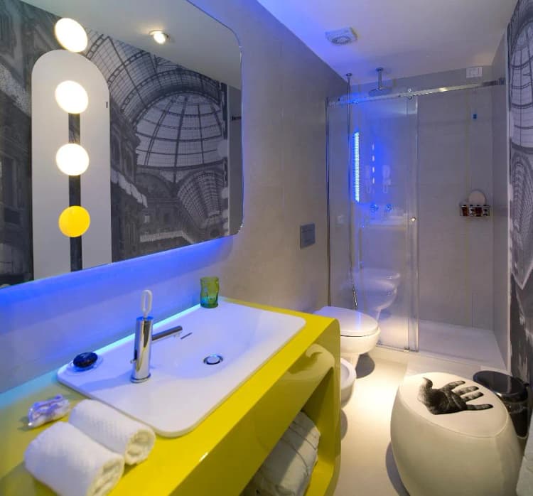 DOUBLE BUSINESS KING BED Room, The Street Milano Duomo, Milan
