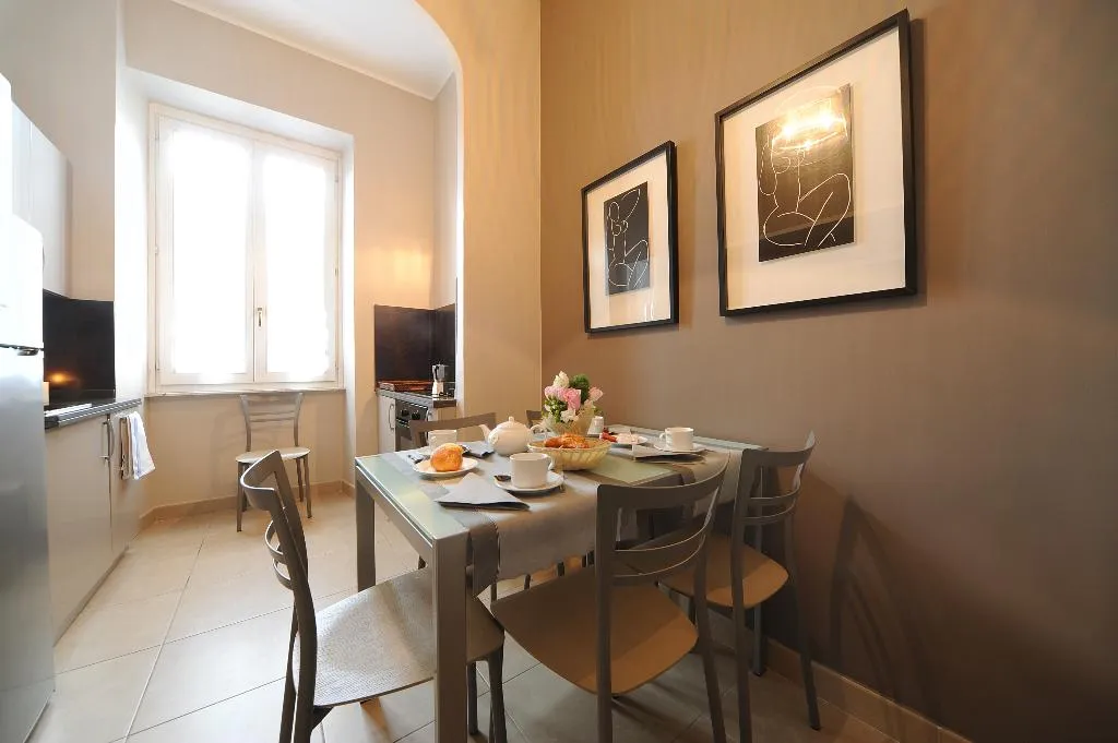 APARTMENT CAPACITY 2 Room, Residence Trianon Borgo Pio, Rome