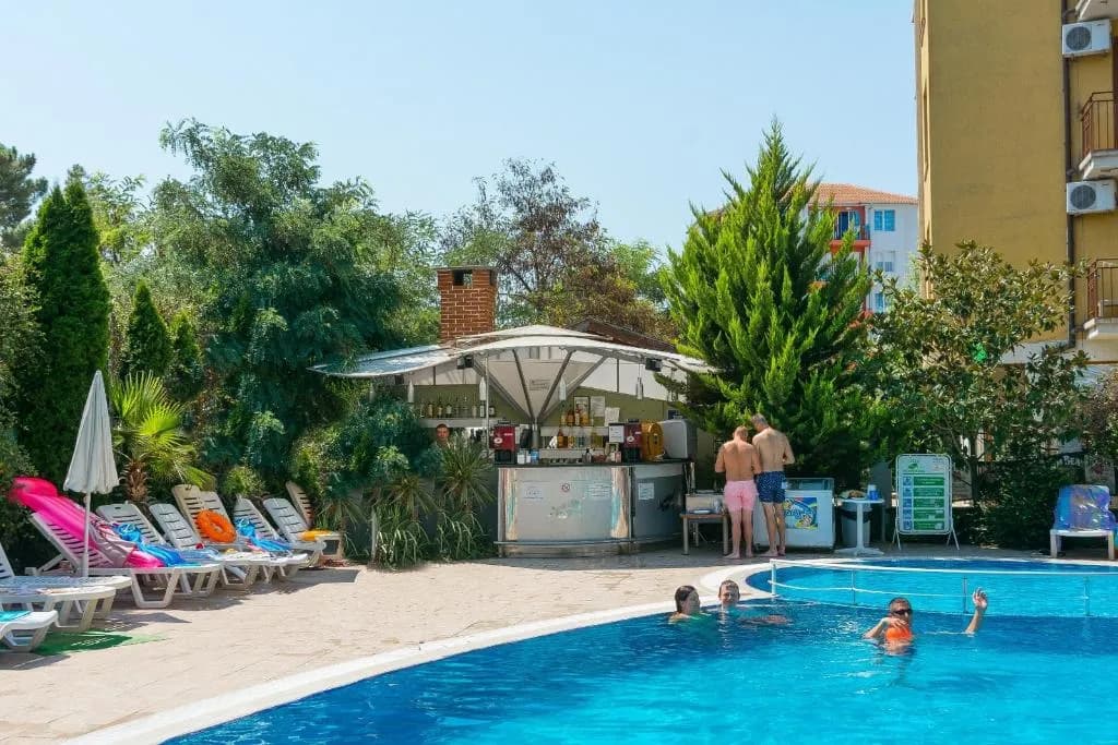 Bar, Boomerang, Bourgas