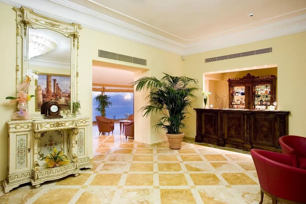 Bar, Grand Hotel Due Golfi, Naples