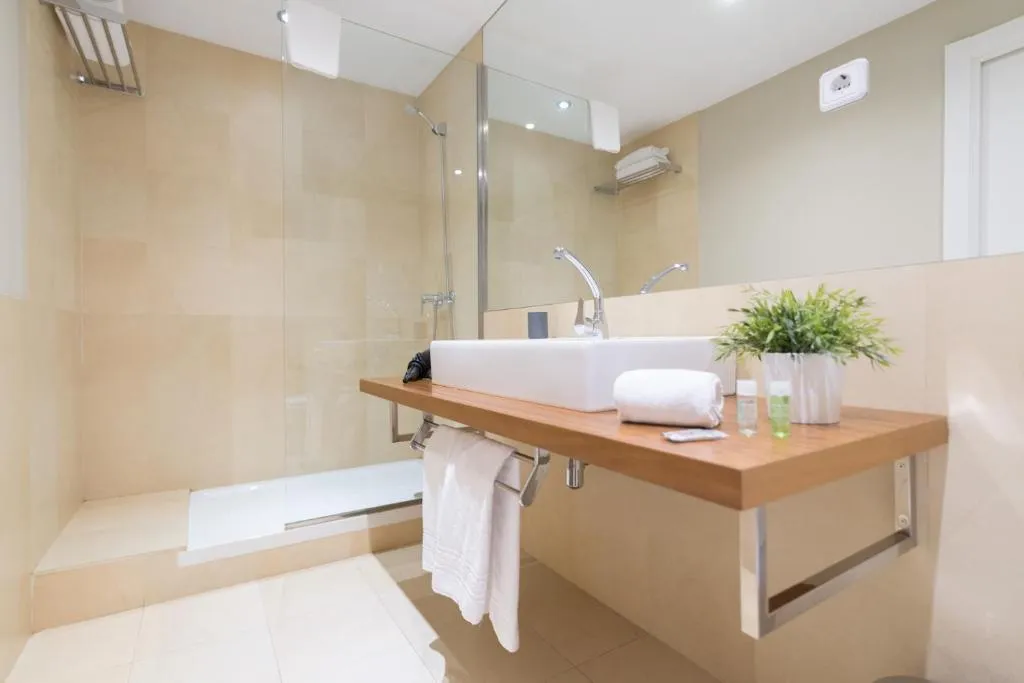 APARTMENT CAPACITY 2 ONE BEDROOM Room, Senator Barcelona Apartments, Barcelona