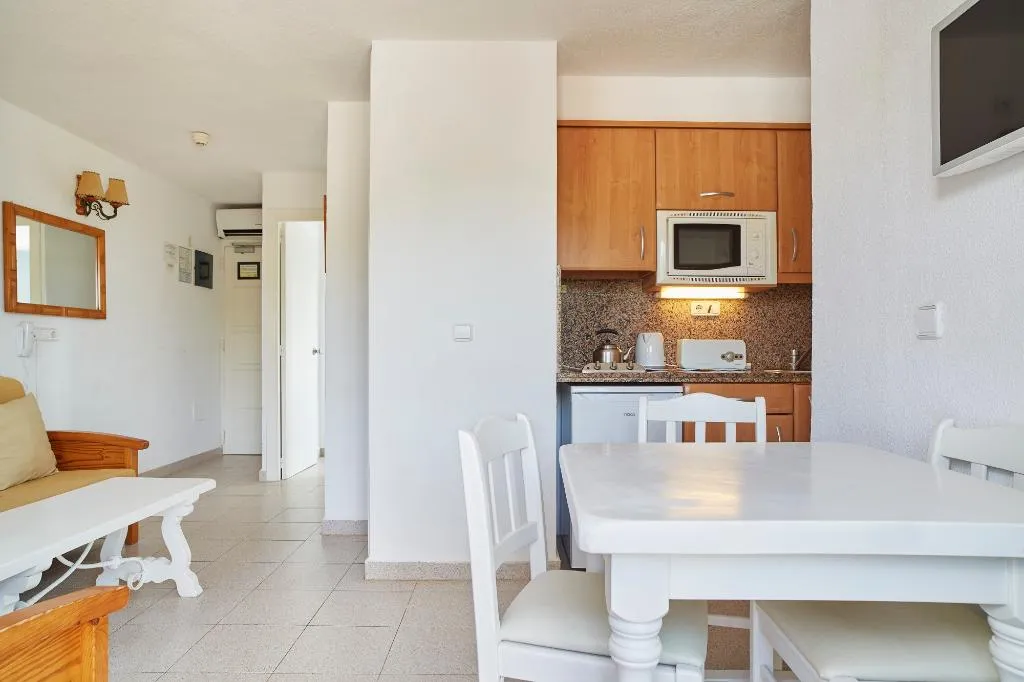 APARTMENT POOL VIEW Room, APARTAMENTOS CASA LUIS by INVISA, Ibiza