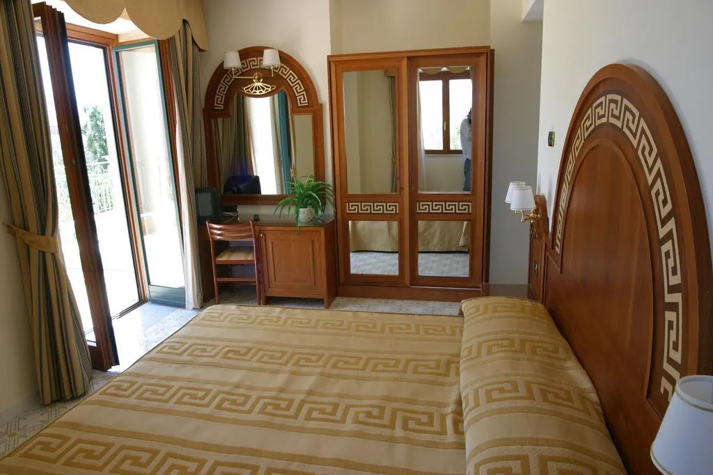 DOUBLE SEA VIEW Room, Villa Igea, Naples