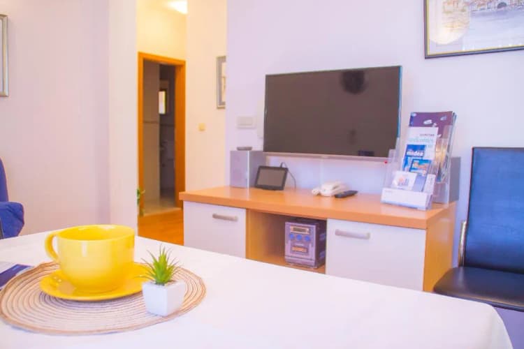 APARTMENT CAPACITY 6 Room, Villa Midea, Split