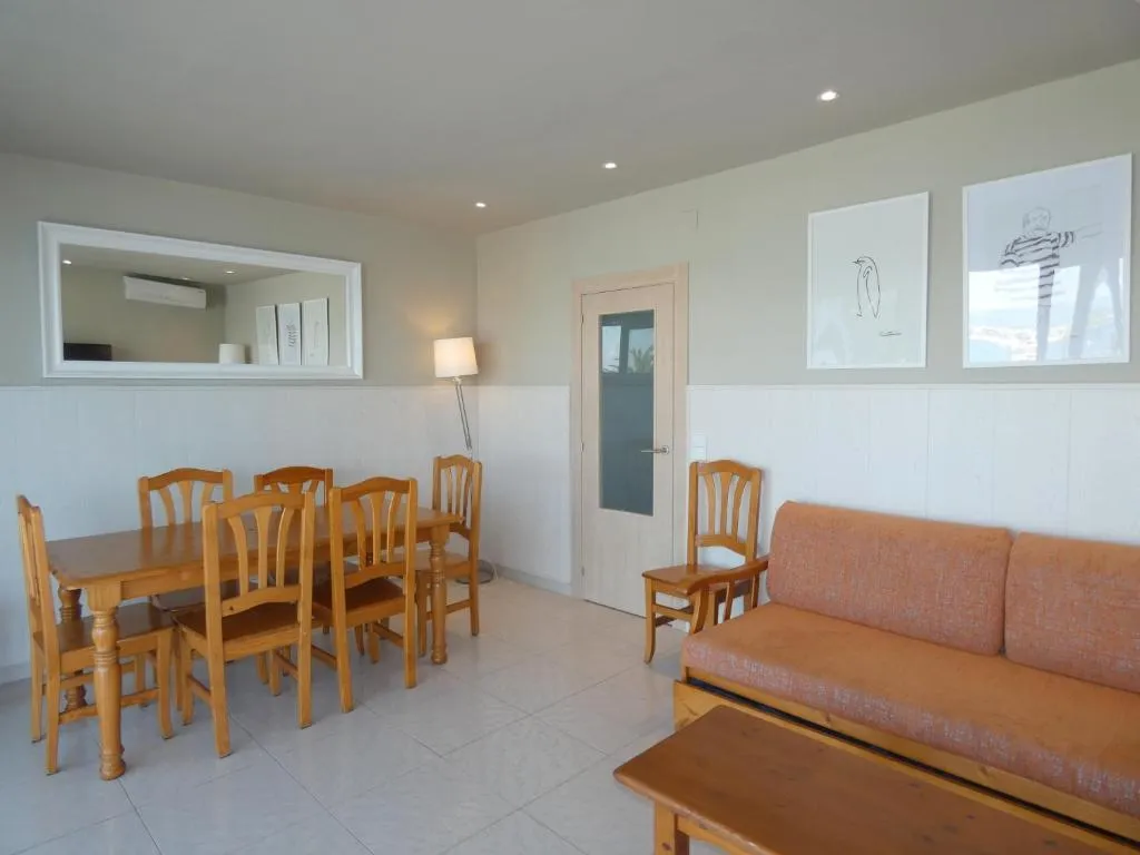 APARTMENT CAPACITY 8 THREE BEDROOMS Room, Rentalmar Family Acantilados, Costa Dorada