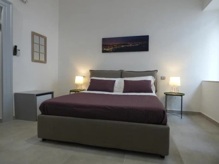 DOUBLE DELUXE Room, B&B Monteoliveto 33, Naples