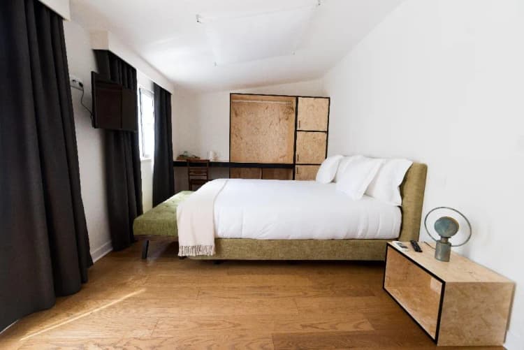 DOUBLE WITH BALCONY Room, 1869 PrIncipe Real, Lisbon