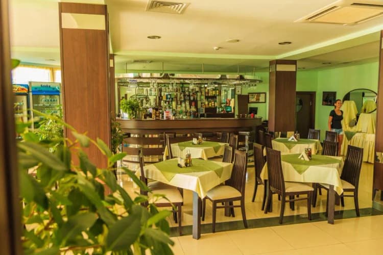 Bar, Boomerang, Bourgas