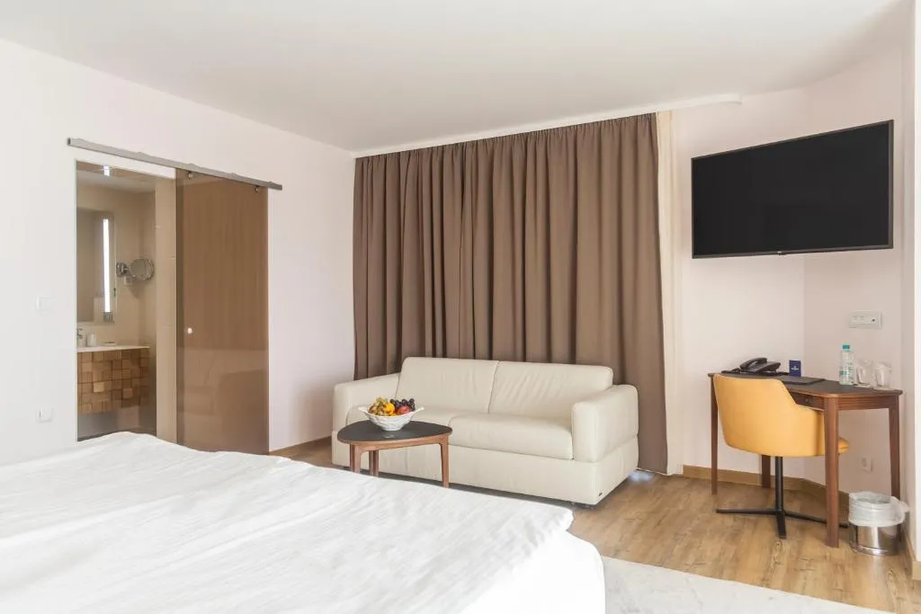 APARTMENT TWO BEDROOMS ONE BATHROOM Room, Amiral, Varna
