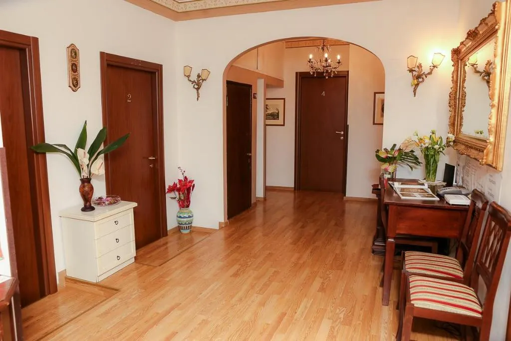 Lobby, Promenade, Florence