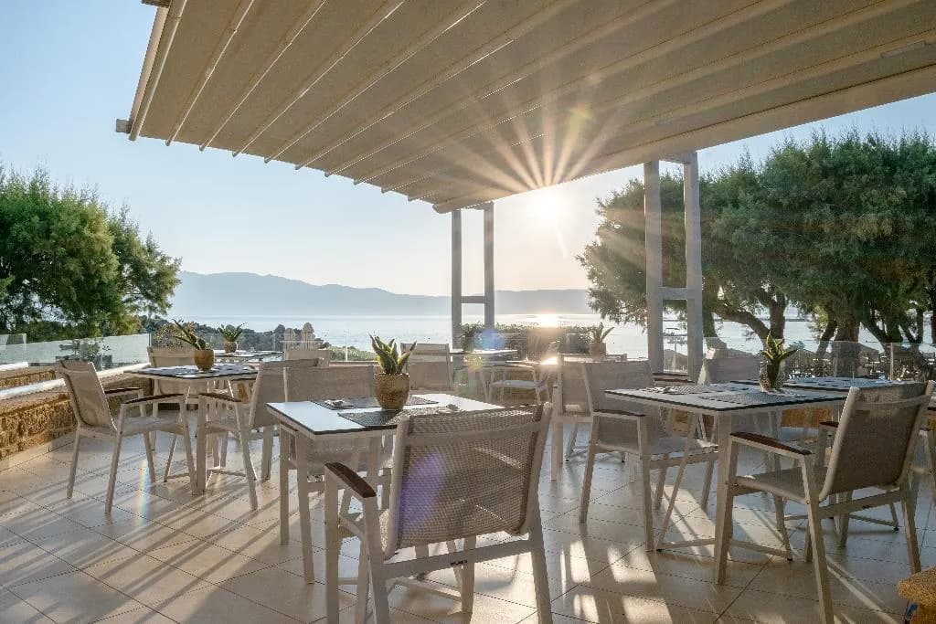 Bar, Molos Bay, Crete