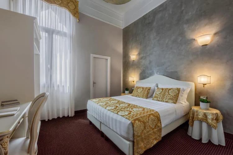 DOUBLE STANDARD Room, Pausania, Venice