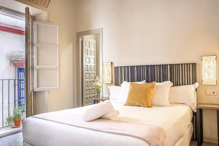 DOUBLE WITH BALCONY Room, Hotel Boutique Casas de Santa Cruz, Seville