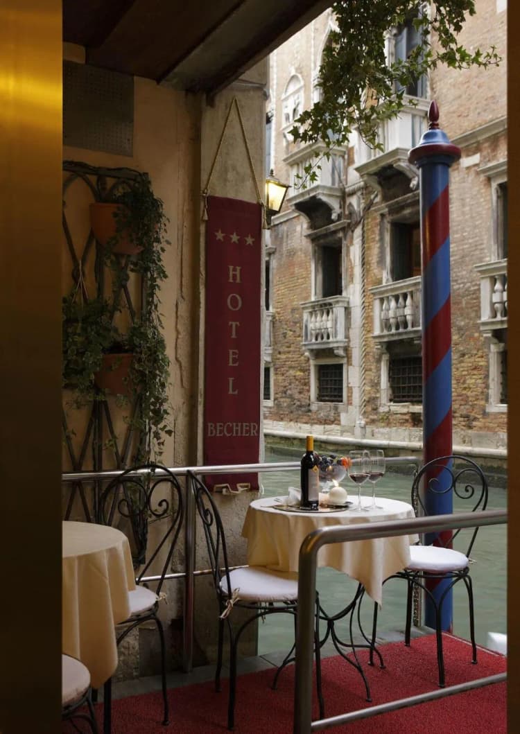Bar, Becher, Venice
