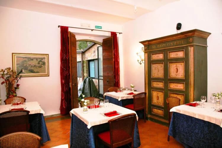 Bar, Castello Cortevecchio, Umbria