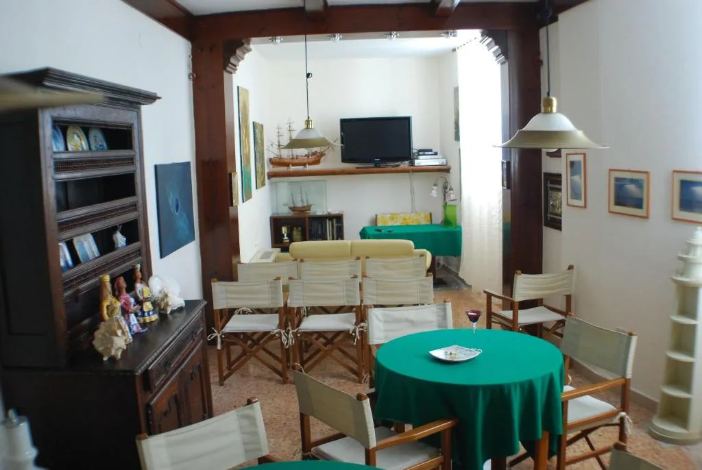 Bar, La Palma, Naples