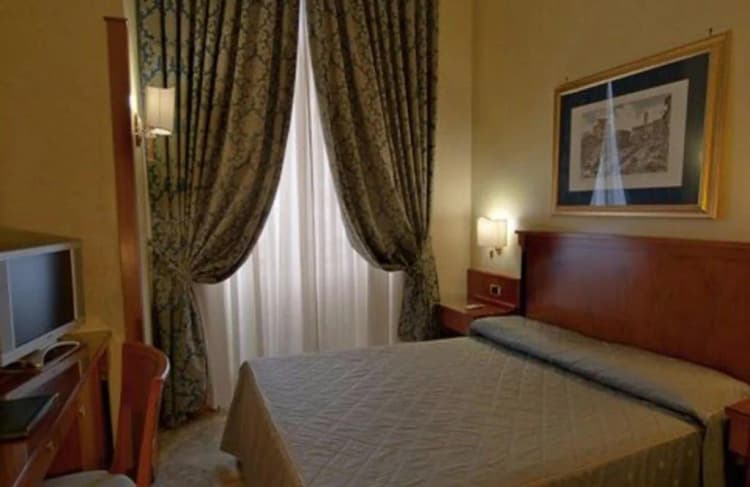 DOUBLE SINGLE USE QUEEN SIZE BED Room, Miami, Rome