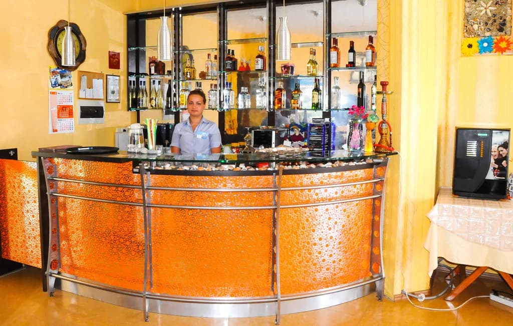 Bar, Apolis, Bourgas