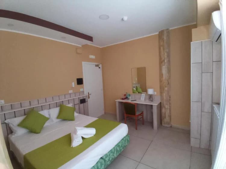 DOUBLE DELUXE WITH TERRACE Room, Garden Hotel, Naples
