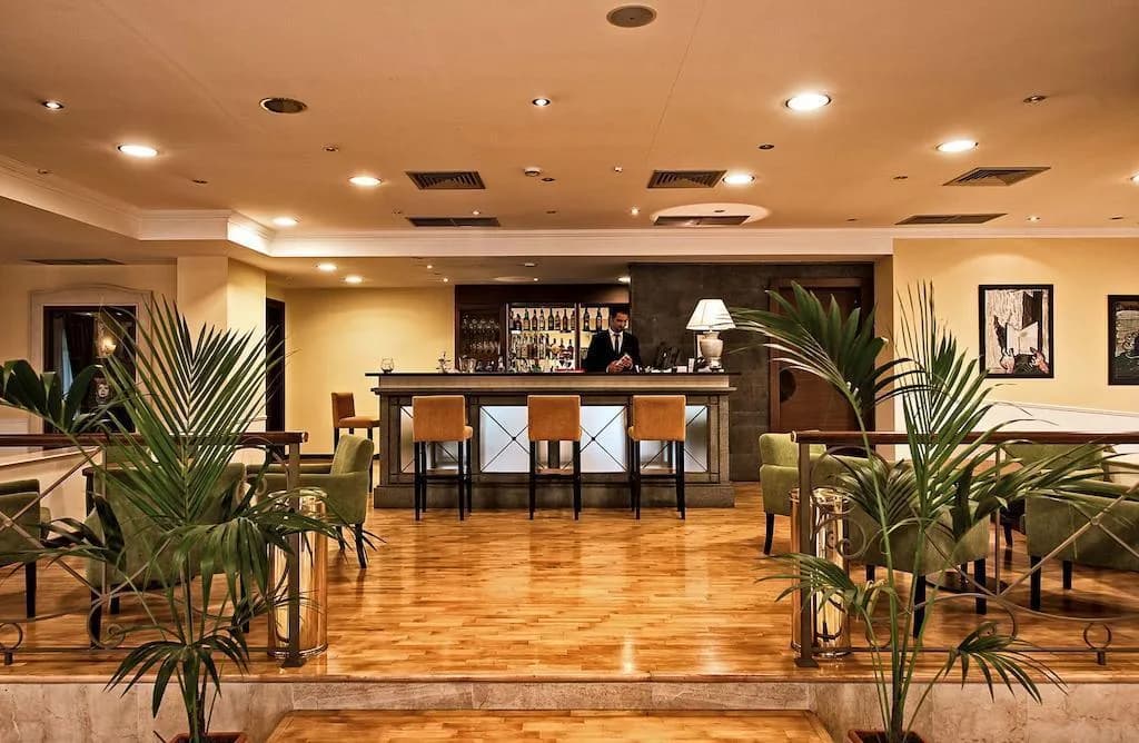 Bar, Picciolo Etna Golf Resort & Spa, Curio Collection, Catania