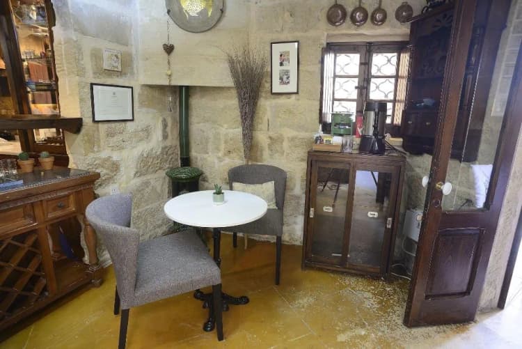 Bar, The Burrow Guest House, Malta