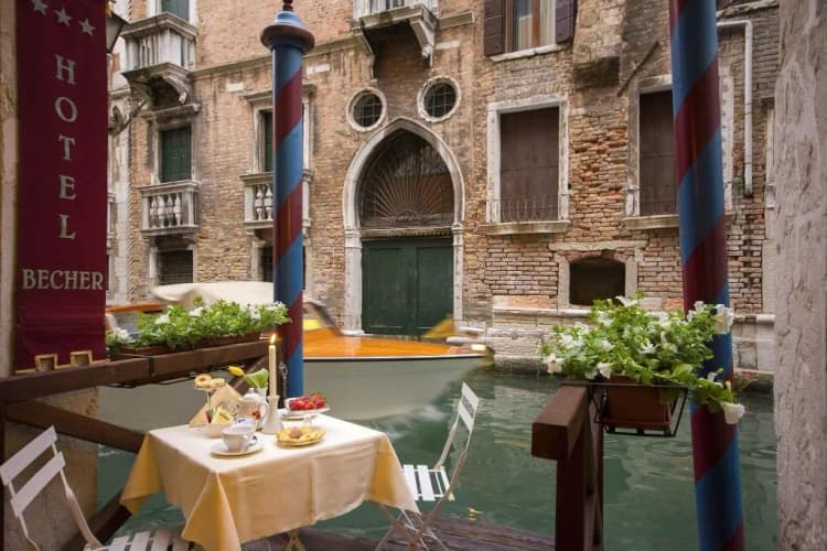 Bar, Becher, Venice