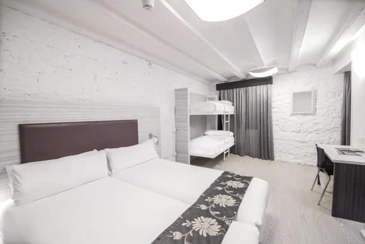 APARTMENT BUNK BED Room, Petit Palace Boquería Garden, Barcelona