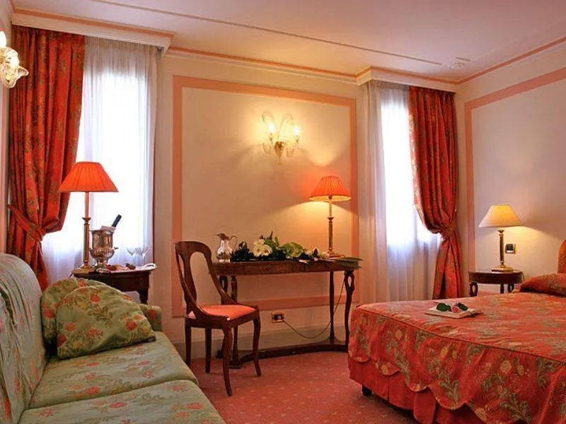 General view, Arlecchino, Venice