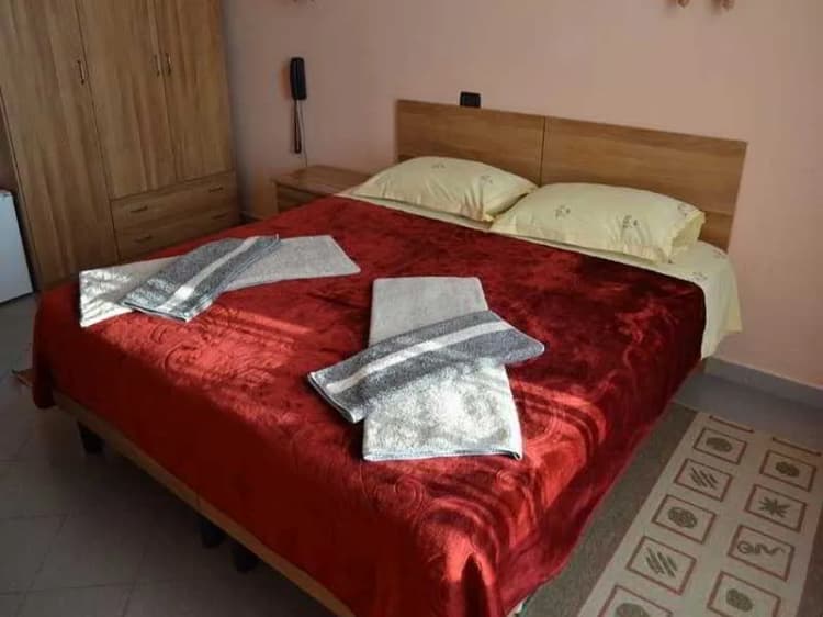 Room, Ylli I Detit, Kavaje