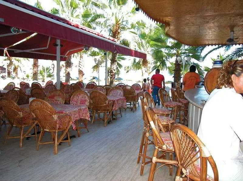 Bar, Palm Beach, Dalaman