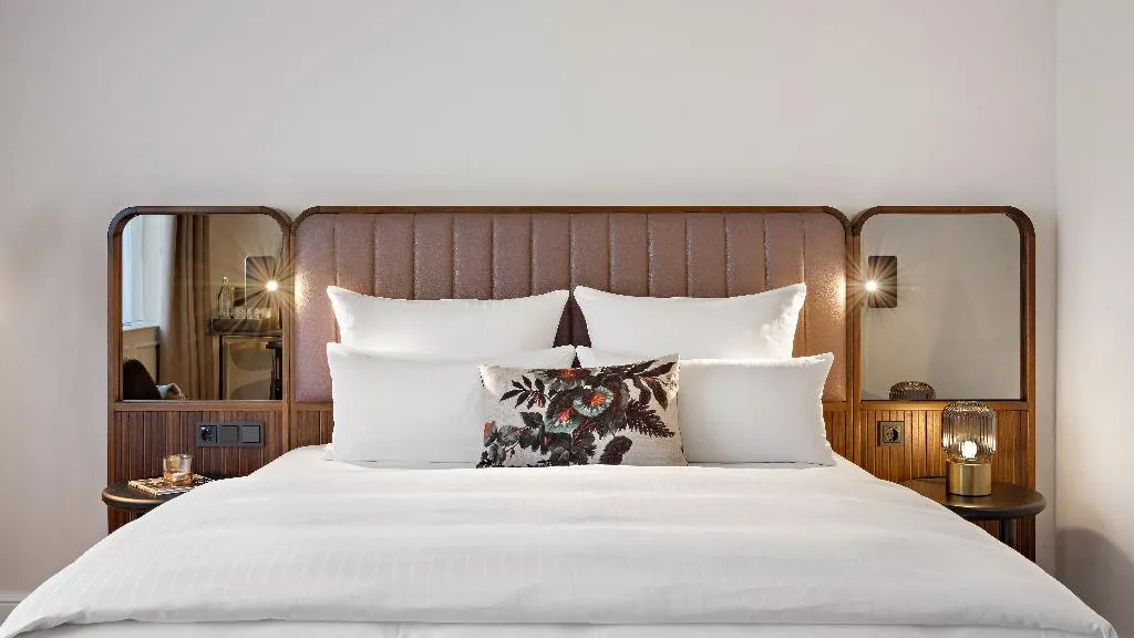 DOUBLE DELUXE KING BED Room, Vignette Collection Bristol Berlin, Berlin