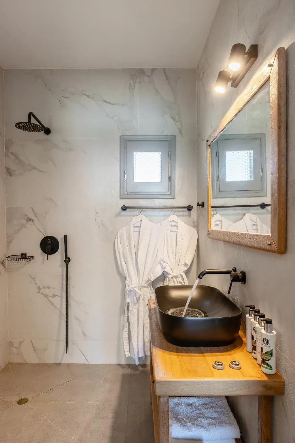 APARTMENT TWO BEDROOMS WITH PRIVATE POOL Room, Thermes Luxury Villas by Mr and Mrs White, Santorini