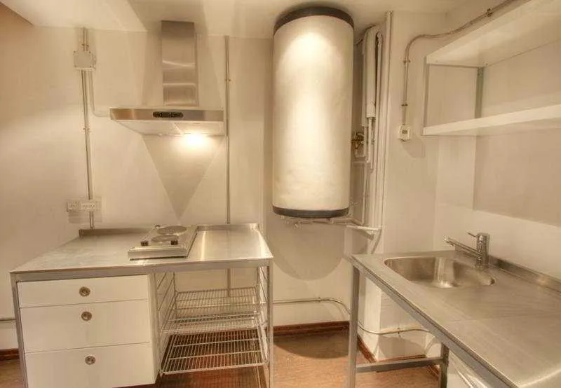 Room, Viana, Barcelona