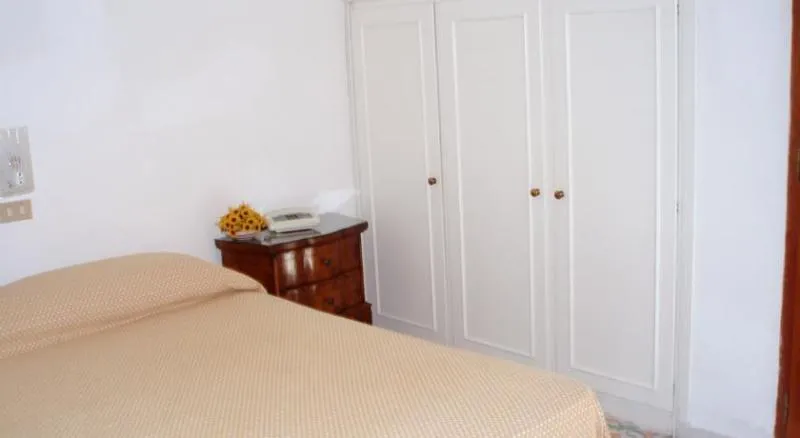 DOUBLE ECONOMY Room, Hotel Metropole, Naples