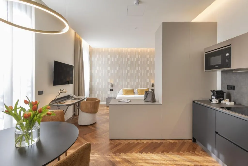 APARTMENT DELUXE Room, Pierre Milano Hotel, Milan