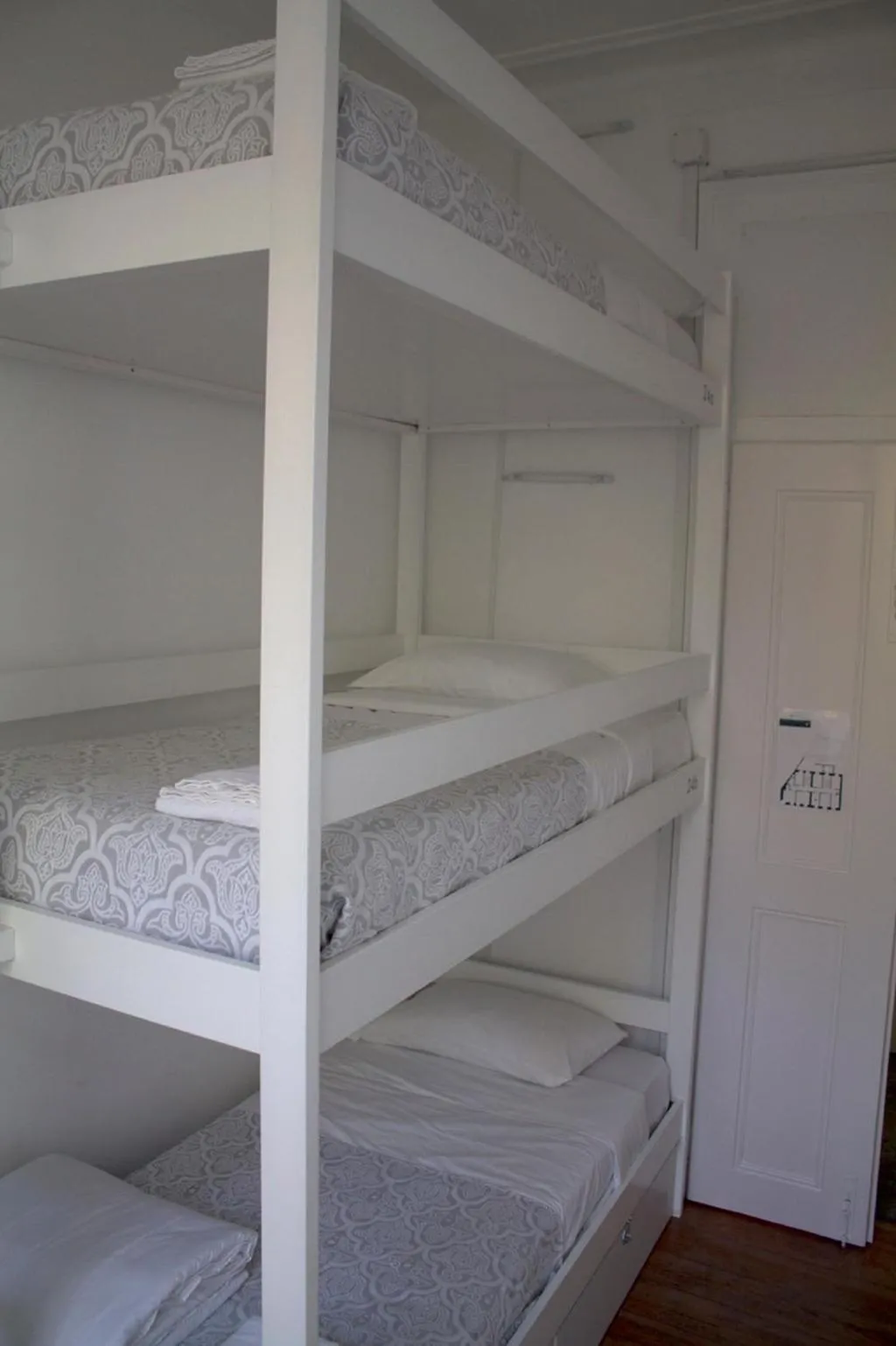 Bed in dormitory WITH SHARED BATHROOM Room, WW Hostel & Suites, Porto